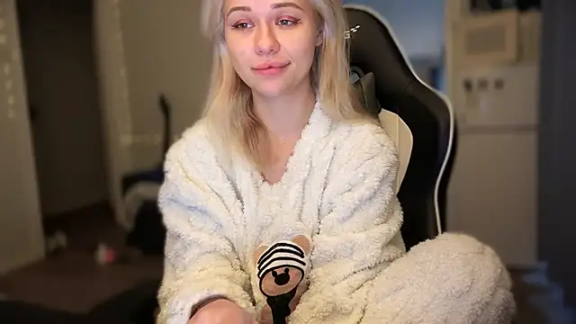 Leylia Lily online show from 03/13/26, 09:05