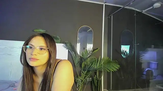 Mia noiir online show from 05/06/26, 04:08