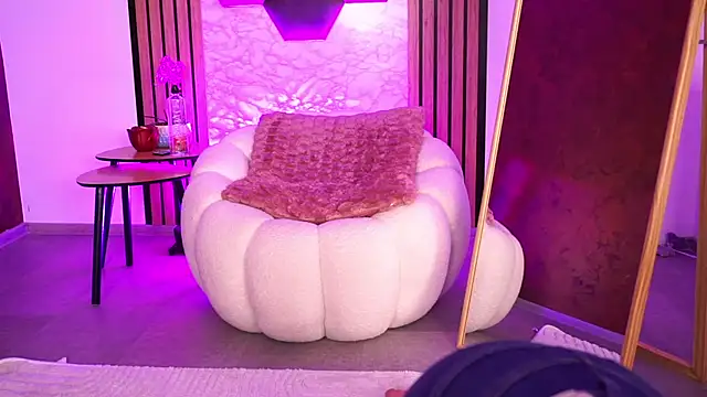 Snapshot of SashaLorrenz chatting on 03/27/26, 08:09 SashaLorrenz online show from 03/27/26, 08:09