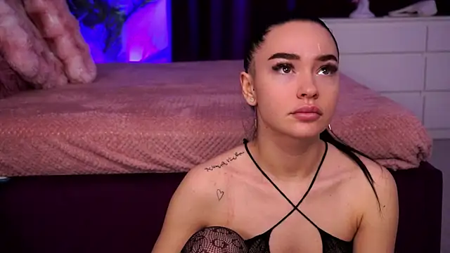 Snapshot of SashaLorrenz chatting on 04/15/26, 04:30 SashaLorrenz online show from 04/15/26, 04:30