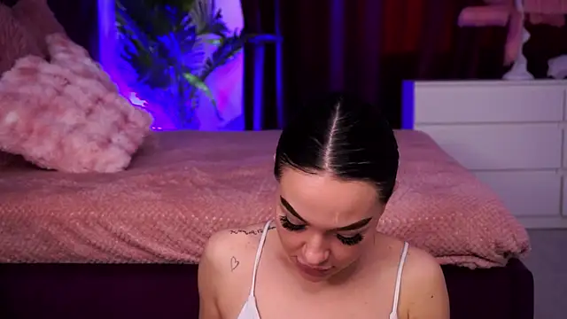 Snapshot of SashaLorrenz chatting on 04/17/26, 04:48 SashaLorrenz online show from 04/17/26, 04:48