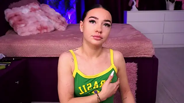 Snapshot of SashaLorrenz chatting on 04/21/26, 05:25 SashaLorrenz online show from 04/21/26, 05:25