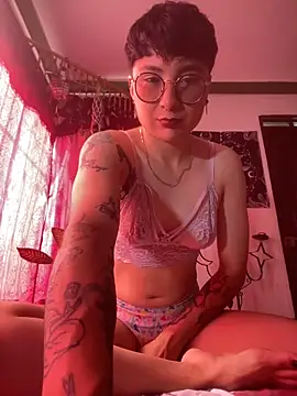 Snapshot of bloomroma chatting on 04/10/26, 02:00 bloomroma online show from 04/10/26, 02:00