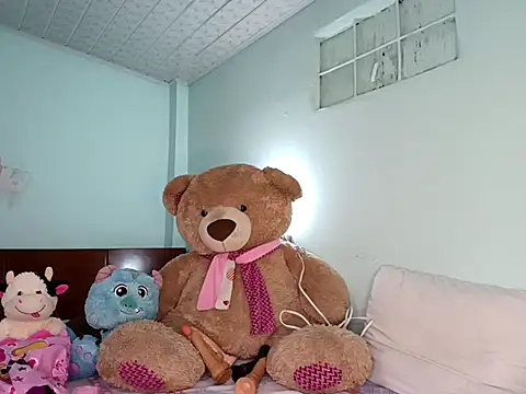 Snapshot of Elii_petit chatting on 02/18/26, 11:22 Elii petit online show from 02/18/26, 11:22