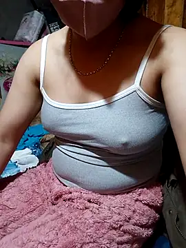 Snapshot of nelina_12345 chatting on 05/10/26, 10:37 nelina 12345 online show from 05/10/26, 10:37