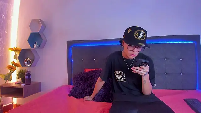 Snapshot of Ale_cuzz chatting on 02/26/26, 02:27 Ale cuzz online show from 02/26/26, 02:27