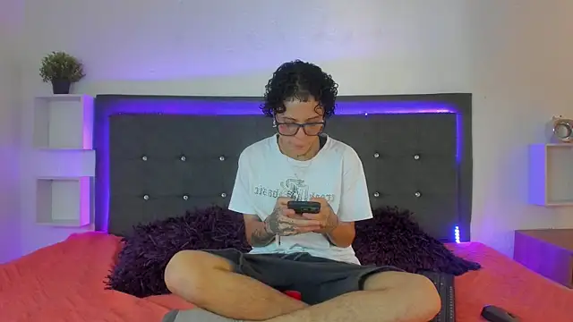 Snapshot of Ale_cuzz chatting on 03/02/26, 03:30 Ale cuzz online show from 03/02/26, 03:30