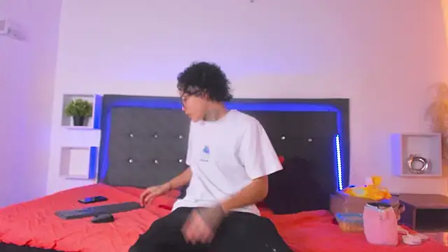 Snapshot of Ale_cuzz chatting on 03/17/26, 02:53 Ale cuzz online show from 03/17/26, 02:53