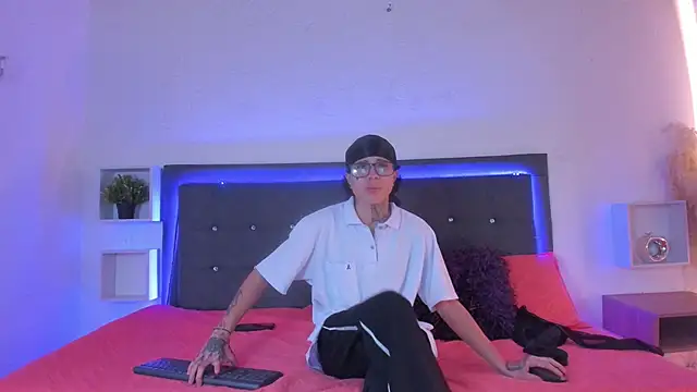 Snapshot of Ale_cuzz chatting on 03/27/26, 03:56 Ale cuzz online show from 03/27/26, 03:56