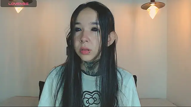 Snapshot of alien_eyes09 chatting on 03/15/26, 01:33 alien eyes09 online show from 03/15/26, 01:33