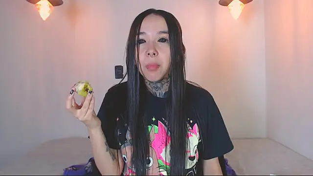 Snapshot of alien_eyes09 chatting on 03/30/26, 02:01 alien eyes09 online show from 03/30/26, 02:01