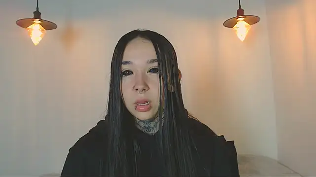 Snapshot of alien_eyes09 chatting on 04/04/26, 01:15 alien eyes09 online show from 04/04/26, 01:15