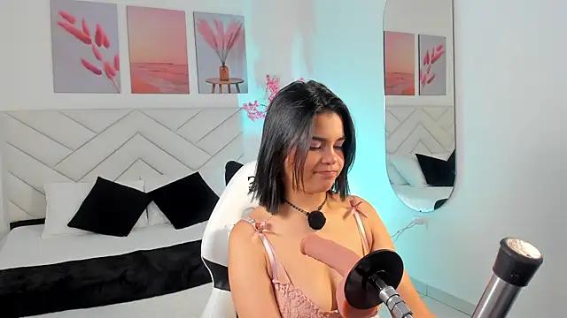 Snapshot of Rose_jener06 chatting on 07/01/26, 12:01 Rose jener06 online show from 07/01/26, 12:01
