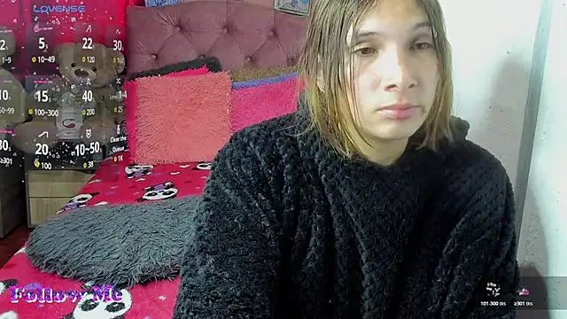 Snapshot of Tiffanny_bunny97 chatting on 03/18/26, 09:51 Tiffanny bunny97 online show from 03/18/26, 09:51