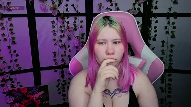 Snapshot of kitsune_little chatting on 04/10/26, 09:30 kitsune little online show from 04/10/26, 09:30