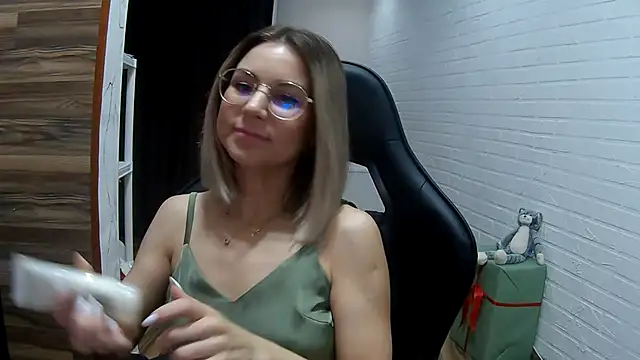 Snapshot of IceMayes chatting on 04/01/26, 01:41 IceMayes online show from 04/01/26, 01:41