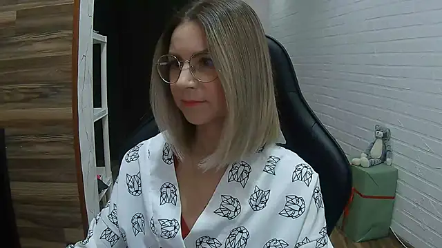 Snapshot of IceMayes chatting on 04/04/26, 08:23 IceMayes online show from 04/04/26, 08:23