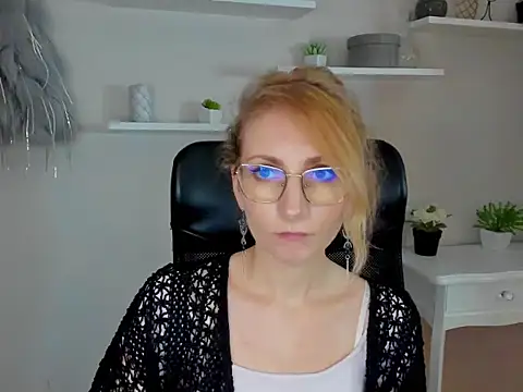 CinderellaMoon online show from 02/25/26, 06:34