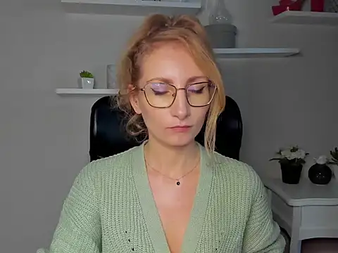 CinderellaMoon online show from 03/06/26, 06:21