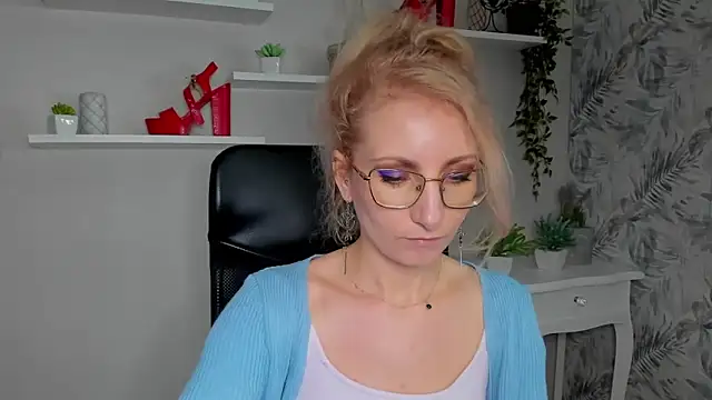 CinderellaMoon online show from 03/19/26, 06:17