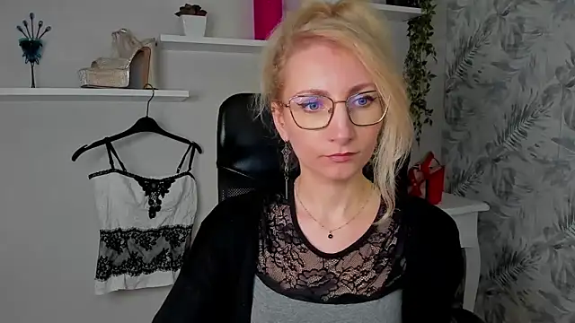 CinderellaMoon online show from 03/31/26, 05:19