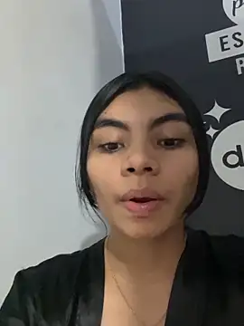 Snapshot of eimmy__skinny chatting on 05/16/26, 12:51 eimmy skinny online show from 05/16/26, 12:51