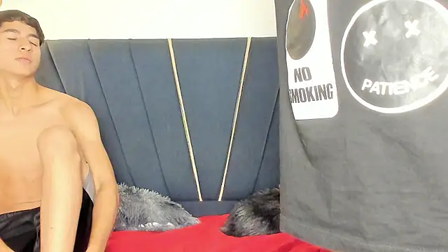 Snapshot of kleiver_cum18 chatting on 02/21/26, 02:07 kleiver cum18 online show from 02/21/26, 02:07