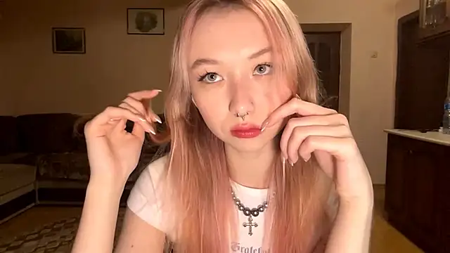 Snapshot of PinkTraible chatting on 02/13/26, 01:07 PinkTraible online show from 02/13/26, 01:07