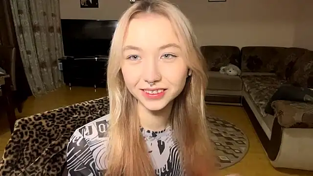 Snapshot of PinkTraible chatting on 02/25/26, 11:31 PinkTraible online show from 02/25/26, 11:31