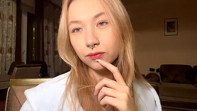 Snapshot of PinkTraible chatting on 02/28/26, 11:22 PinkTraible online show from 02/28/26, 11:22