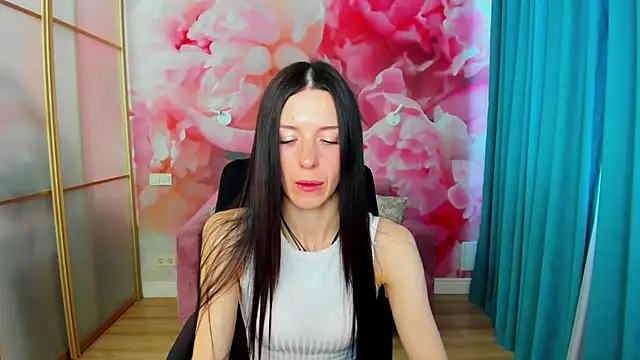 Snapshot of NoirDiva chatting on 05/05/26, 05:48 NoirDiva online show from 05/05/26, 05:48