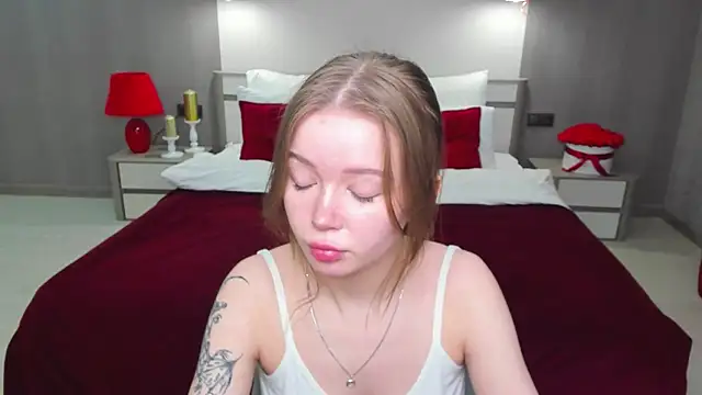 Snapshot of Violetta__Dreams chatting on 03/18/26, 04:48 Violetta Dreams online show from 03/18/26, 04:48