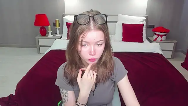 Snapshot of Violetta__Dreams chatting on 04/07/26, 04:24 Violetta Dreams online show from 04/07/26, 04:24