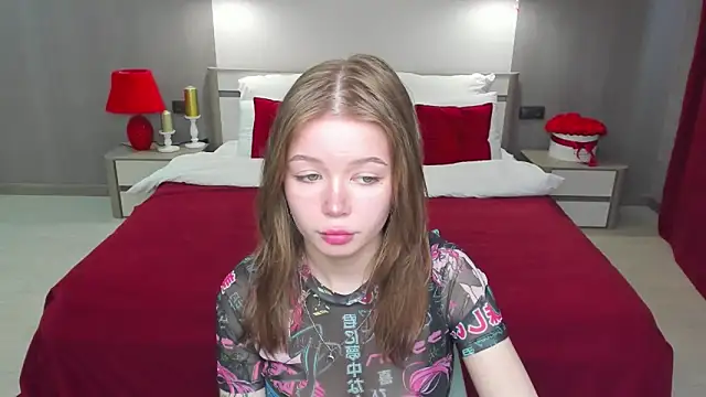 Snapshot of Violetta__Dreams chatting on 04/24/26, 11:23 Violetta Dreams online show from 04/24/26, 11:23