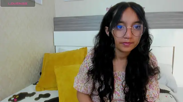 Snapshot of Emilyblussh chatting on 02/23/26, 06:16 Emilyblussh online show from 02/23/26, 06:16