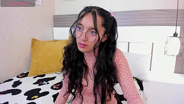 Snapshot of Emilyblussh chatting on 03/02/26, 06:04 Emilyblussh online show from 03/02/26, 06:04