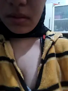 Snapshot of hend2u chatting on 02/14/26, 10:01 hend2u online show from 02/14/26, 10:01