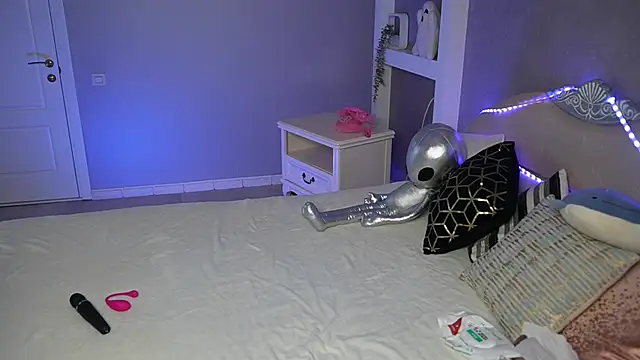 Snapshot of AlisMil chatting on 02/19/26, 10:22 AlisMil online show from 02/19/26, 10:22