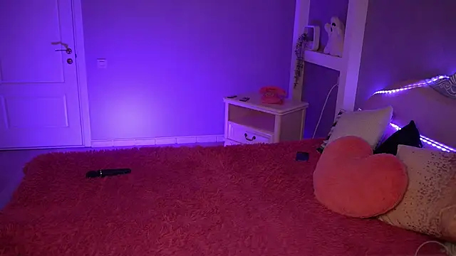 Snapshot of AlisMil chatting on 04/13/26, 07:58 AlisMil online show from 04/13/26, 07:58