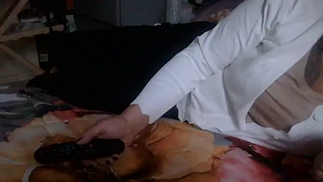 Snapshot of luanahot1 chatting on 03/01/26, 11:23 luanahot1 online show from 03/01/26, 11:23