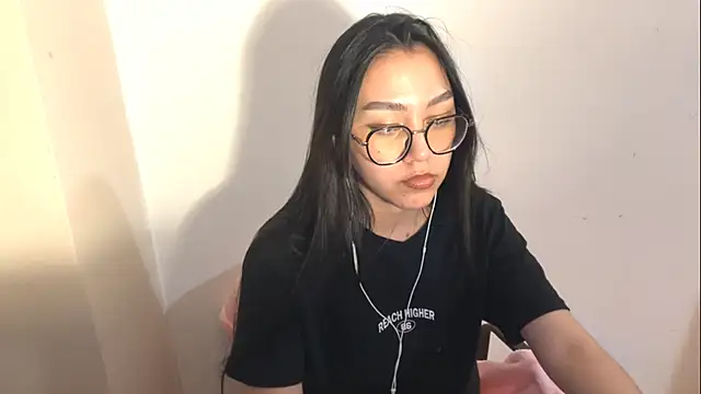 Snapshot of Stefania65 chatting on 04/18/26, 04:44 Stefania65 online show from 04/18/26, 04:44