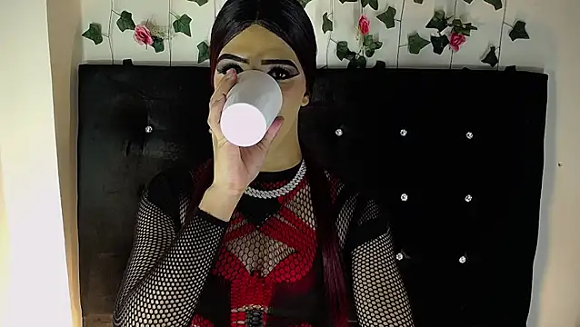 Snapshot of Kristal_Queen01 chatting on 04/14/26, 08:31 Kristal Queen01 online show from 04/14/26, 08:31