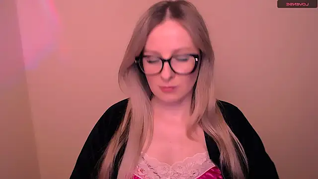 Snapshot of AnnePeach chatting on 03/06/26, 06:04 AnnePeach online show from 03/06/26, 06:04