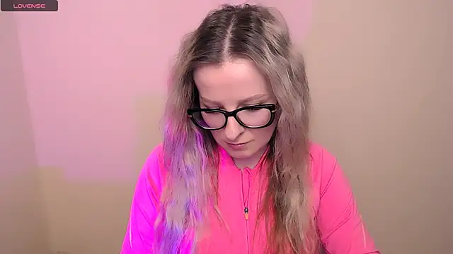 Snapshot of AnnePeach chatting on 03/17/26, 06:11 AnnePeach online show from 03/17/26, 06:11