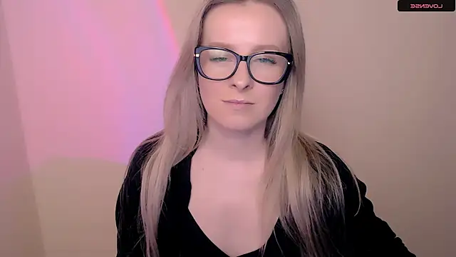 Snapshot of AnnePeach chatting on 04/15/26, 03:41 AnnePeach online show from 04/15/26, 03:41