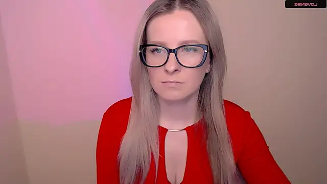 Snapshot of AnnePeach chatting on 04/18/26, 04:44 AnnePeach online show from 04/18/26, 04:44