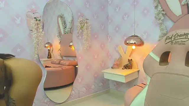 Snapshot of Isabellaa_Rosee chatting on 04/19/26, 08:00 Isabellaa Rosee online show from 04/19/26, 08:00