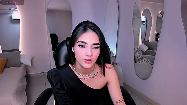 Snapshot of CarolineEvans_x chatting on 03/09/26, 05:22 CarolineEvans x online show from 03/09/26, 05:22