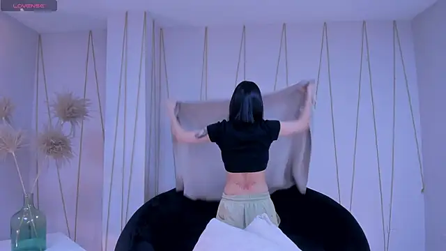 Snapshot of CarolineEvans_x chatting on 03/20/26, 05:23 CarolineEvans x online show from 03/20/26, 05:23