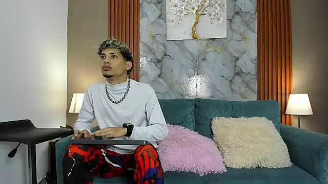 YOUNG BOYS HELL online show from 03/01/26, 10:45